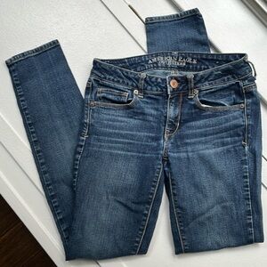 🛍️🐹 American Eagle Outfitters • Skinny Stretch Dark Wash Jeans • Size 4 Regular